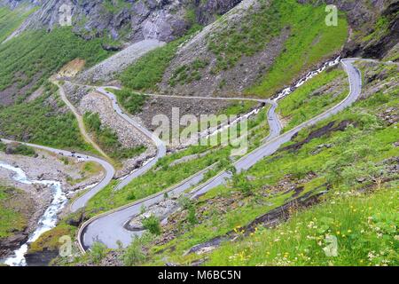 La Norvège Troll Road - route de montagne de Trollstigen. More og Romsdal région. Banque D'Images