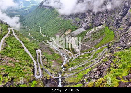 La Norvège Troll Road - route de montagne de Trollstigen. More og Romsdal région. Banque D'Images