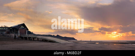 Station de sauvetage de Exmouth au lever du soleil Banque D'Images