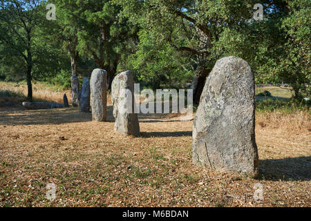 Photos et images de l'âge du Cuivre préhistoriques anthropomorphes proto standing stone statue Menhirs dans la Biru 'e archaeolological Localita Golfo di site, Sorgono, Banque D'Images