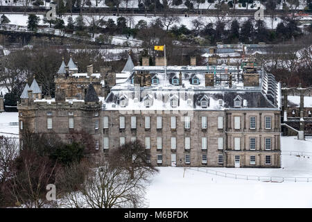 Vue sur palais de Holyroodhouse dans la neige, Édimbourg, Écosse, Royaume-Uni Banque D'Images