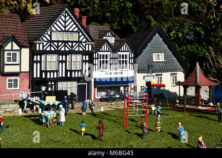 Village Green À Bekonscot Model Village, Beaconsfield, Buckinghamshire, Angleterre. ROYAUME-UNI Banque D'Images