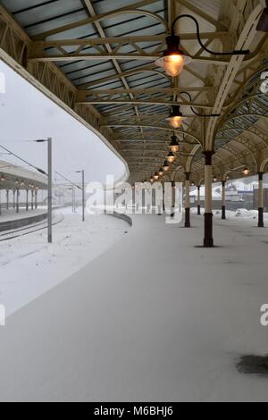 Wemyss Bay railway station recouvert de neige Banque D'Images