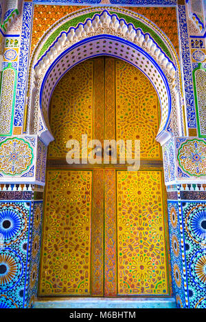 Motif coloré porte - Belle architecture ihe en Medina (Fès el Bali), Fès, Maroc Banque D'Images