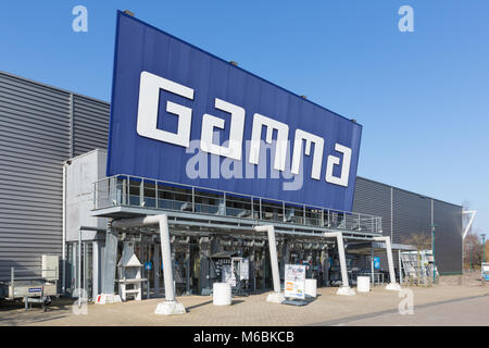 Marché de la construction de façade avec Gamma Outils et équipement de construction Banque D'Images