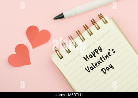 Happy valentines day texte écrit sur un bloc-notes avec stylo Banque D'Images