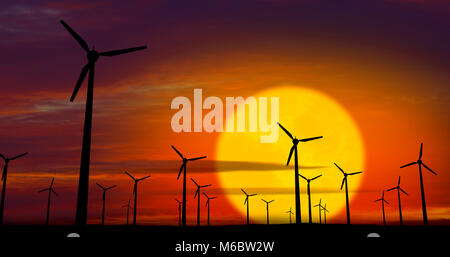 Moulins à vent énergie d'ossature sur fond coucher de soleil. Notion de puissance écologique. Banque D'Images