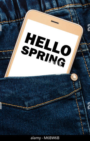 Bonjour printemps inscription sur l'écran du téléphone. Dans Smartphone/poches avec les tendances 2018 de l'inscription. Banque D'Images