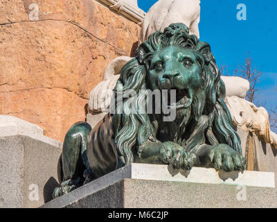 Les lions à la place d'Orient à Madrid Banque D'Images