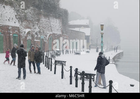 Exeter, Devon, UK. 1er mars 2018. La Bête de l'Est rencontre l'Emma tempête à Exeter comme un avertissement météo rouge est émise. Exeter Quay. Banque D'Images