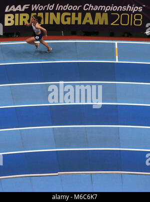 Great Britain's Zoey Clark dans la Women's 400m chauffe pendant deux jours de l'IAAF 2018 Championnats du Monde Indoor à l'Arena de Birmingham. Banque D'Images