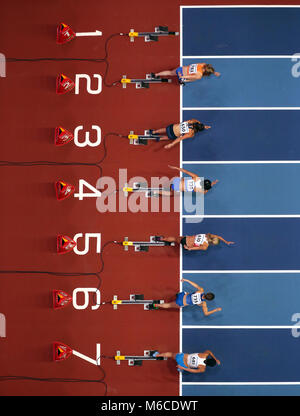 Vue générale de concurrents sur le 60 m haies femmes 1 la chaleur au cours de la deuxième journée des Championnats du Monde Indoor de l'IAAF 2018 à l'Arena de Birmingham. Banque D'Images