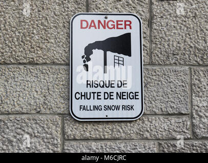 Risque de chute de neige inscription en anglais et en français, la ville de Québec, Québec, Canada Banque D'Images