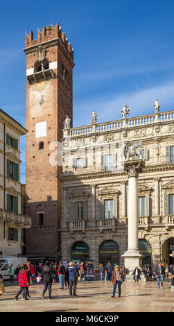 Piazza delle Erbe, Vérone, Italie Banque D'Images