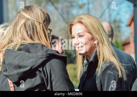 Charlotte, NC. 2 mars 2018. La personnalité de la télévision américaine Kathie Lee Gifford accueille d'autres participants à la Billy Graham funérailles. Kathie Lee est co-honnêtes de la Kathie Lee & Hoda Show. Kathie Lee a été sauvée après avoir regardé un film de Billy Graham et développé plus tard une amitié particulière avec le révérend. Credit : Château Light Images / Alamy Live News. Banque D'Images