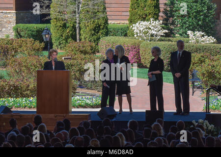 Charlotte, NC, le 2 mars 2018. À ce qui est maintenant connu sous le nom de 'Billy Graham's Last Crusade' sa fille aînée, Virginie 'Gigi' Graham prononce une allocution. Credit : Château Light Images / Alamy Live News. Charlotte. Credit : Château Light Images / Alamy Live News. Banque D'Images