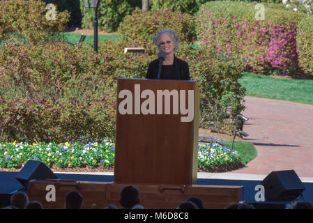 Charlotte, NC, le 2 mars 2018. À ce qui est maintenant connu sous le nom de 'Billy Graham's Last Crusade', son quatrième enfant, Ruth 'Bunny' Graham, a prononcé le discours plus poignant de la journée. Elle a parlé d'avoir à rentrer chez eux après avoir réalisé son deuxième mariage n'avait pas été particulièrement difficile - la fille de Billy Graham - et a trouvé son père en attente à la fin d'un dur chemin pour elle, avec outstretchd les bras, disant simplement "Bienvenue à la maison.' Credit : Château Light Images / Alamy Live News. Charlotte. Credit : Château Light Images / Alamy Live News. Banque D'Images