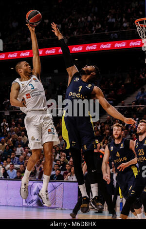 THOMPSON, Jason (Fenerbahce) se détache de la défense Anthony Randolph (Real Madrid Baloncesto) de l'Euroleague, match entre le Real Madrid Baloncesto vs Fenerbahce au stade du Centre WiZink à Madrid, Espagne, le 2 mars 2018 . Más Información Gtres Crédit : Comuniación sur ligne, S.L./Alamy Live News Banque D'Images