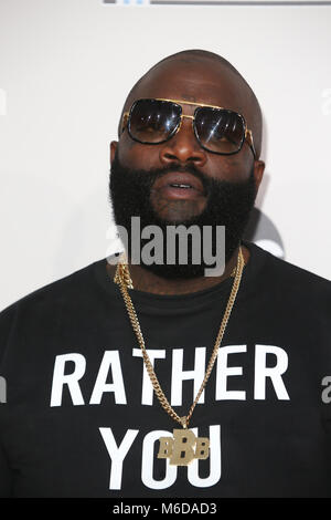 ***PHOTO*** ***RICK ROSS D'URGENCE À l'hôpital. Il n'ÉTAIT PAS EN VIE COMME INDIQUÉ PRÉCÉDEMMENT*** LOS ANGELES, CA - le 20 novembre : Rick Ross à la 44e conférence annuelle des American Music Awards au Théâtre de Microsoft à Los Angeles, Californie le 20 novembre 2016. Credit : Faye Sadou/MediaPunch Banque D'Images