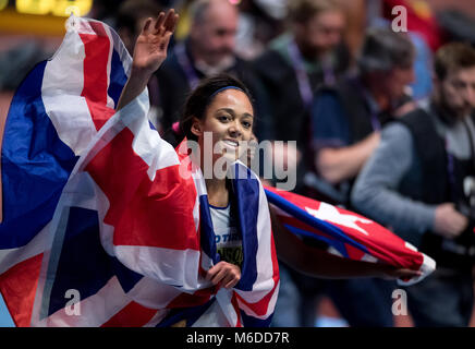 02 mars 2018, Grande-Bretagne, Birmingham : Championnats du monde en salle d'athlétisme, pentathlon femmes : Katarina Johnson-Thompson de Grande-bretagne célèbre. Photo : Sven Hoppe/dpa Banque D'Images