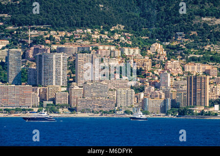 Monaco, Principauté de Monaco - 30 mai 2016 : Le point de vue de la zone densément construit sur la partie moderne du pays le plus peuplé au monde Banque D'Images