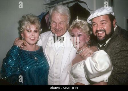 Archéologie 1983 Celebrity PHOTO New York, NY Zsa Zsa Gabor Eddie Albert Eva Gabor Dom DeLuise Photo par Adam Scull-PHOTOlink Banque D'Images