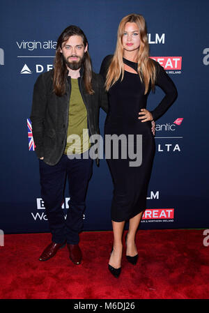 Tom Payne et Jennifer Akerman arrive pour le film est une grande réception en l'honneur de la British nominés pour le 90e Academy Awards organisé par le Consul général Mike Howells et BAFTA Los Angeles Président Kieran Breen au British Résidence à Los Angeles. Banque D'Images