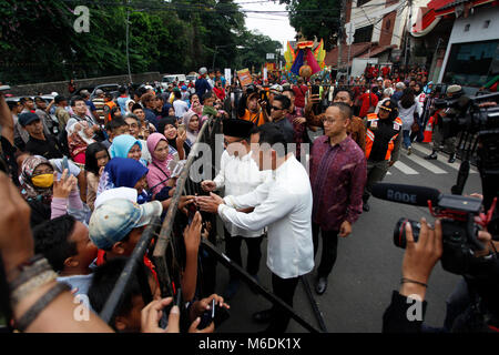 Bogor, Indonésie. 09Th Mar, 2018. Le maire de Bogor, Bima Arya (centre), président du Parlement, Zulkifli Hasan (à gauche) a assisté aux célébrations du Cap Rendez-meh pour marquer la fin de festivités du Nouvel An chinois à Bogor, Indonésie, 02 mars 2018. Sens simplement 'nuit de la 15ème' dans le sud de dialecte chinois hokkien, Cap Rendez-meh est généralement célébrée 15 jours après le nouvel an lunaire, qui est censé pour être le jour où les dieux s'écoulent de la cieux d'accorder des souhaits et répandre la bonne chance. Credit : Adriana Adinandra/Pacific Press/Alamy Live News Banque D'Images