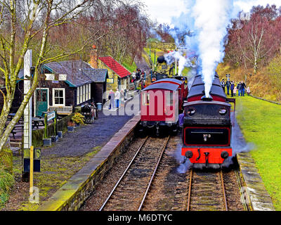 Fer Tanfield Andrews House station deux moteurs à vapeur et les wagons de voyageurs Banque D'Images