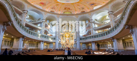 À l'intérieur vue panoramique de dôme de l'église Frauenkirche à Dresde, en Allemagne, une des principales attractions de la ville. Banque D'Images