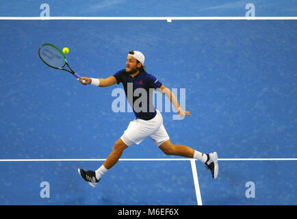 Lucas Pouille de la France joue l'Espagne de Rafael Nadal à l'Open de tennis de Chine à Beijing, octobre 2017 Banque D'Images