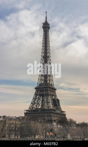 Tour Eiffel paires et d'amour se bloque Banque D'Images