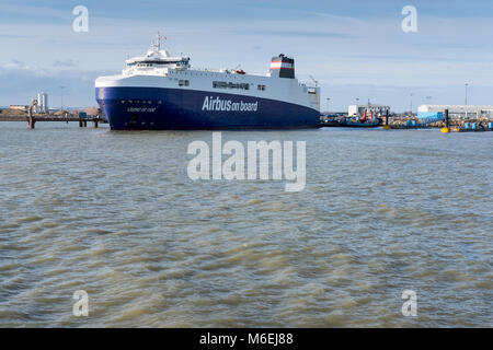 Le Ciudad de Cadiz du traversier roulier à l'amarrage dans Ramsgate réalise des pièces pour l'Airbus A380 entre les usines en Europe et au Royaume-Uni. Banque D'Images