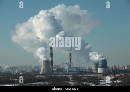 Fumeurs centrale thermique de cheminées Banque D'Images