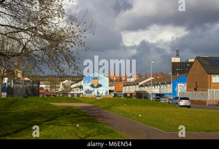 L'Irlande du Nord Belfast Street art Les peintures murales dans le domaine de la Hammer et Shankhill Routes Crumlin avec leurs slogans politiques et sociaux Banque D'Images