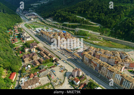 Vue aérienne sur Rosa Khutor Alpine Ski Resort à Krasnaya Polyana, Sochi, Russie Banque D'Images