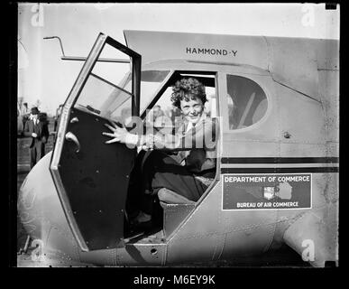 Amelia Earhart dans le cockpit d'un Bureau américain du Commerce de l'air avion, Washington, DC, 1936 Banque D'Images