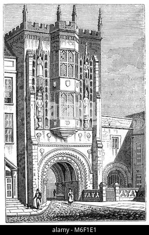 La grande porte, également connu sous le nom de l'abbaye porterie, est un bâtiment historique de Norman sur le côté sud de College Green à Bristol, Angleterre. Ses premières pièces datent d'autour de 1170 et a été la porterie pour St Augustine's Abbey, qui a été le précurseur de la cathédrale de Bristol. La porterie est à l'ouest de la cathédrale, et à ses propres à l'ouest il est jouxtaient par la Bristol Central Library building. Banque D'Images