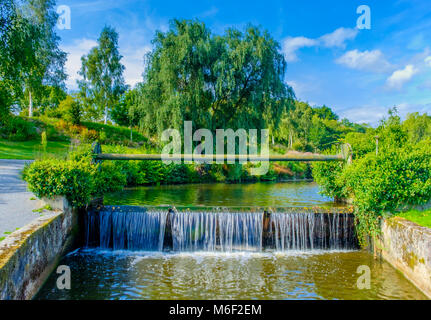 Débordement d'eau à l'étang de St Fraimbault dans la campagne de l'Orne, Normandie, France Banque D'Images