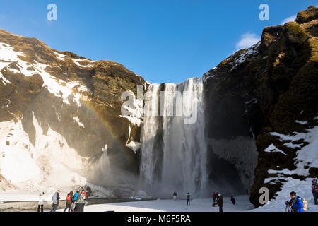 Cascade de Skogafoss, le sud de l'Islande. Banque D'Images