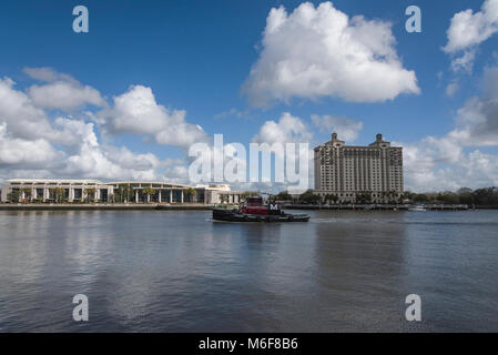 T Jack Moran Tug Boat vu de la rue de la rivière de Savannah, Georgia USA Banque D'Images