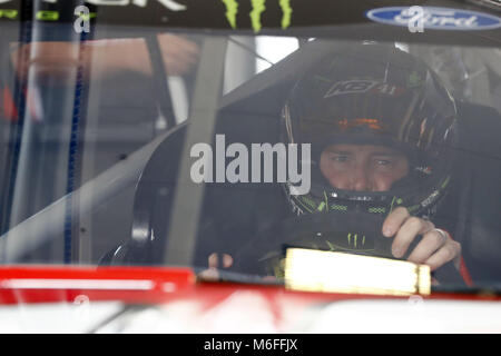 Las Vegas, Nevada, USA. 3e Mar, 2018. Mars 03, 2018 - Las Vegas, Nevada, USA : Kurt Busch (41) que les sangles dans sa voiture à la pratique pour la Pennzoil 400 à Las Vegas Motor Speedway de Las Vegas, Nevada. Crédit : Chris Owens Asp Inc/ASP/ZUMA/Alamy Fil Live News Banque D'Images