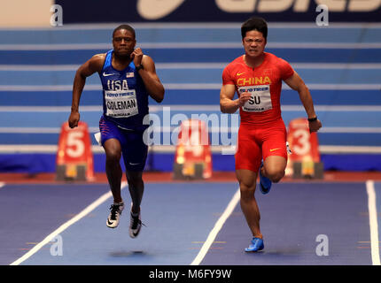 USA's Christian Coleman (à gauche) sur son chemin vers l'or de Chine et son Bingtian Su sur sa façon de gagner de l'argent dans la finale hommes 60m au cours de la troisième journée du Championnat du Monde Indoor de l'IAAF 2018 à l'Arena de Birmingham. Banque D'Images