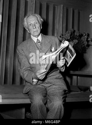 L'architecte Frank Lloyd Wright à San Francisco, 6 décembre 1951. À partir de l'image négative de l'appareil photo d'origine. Banque D'Images
