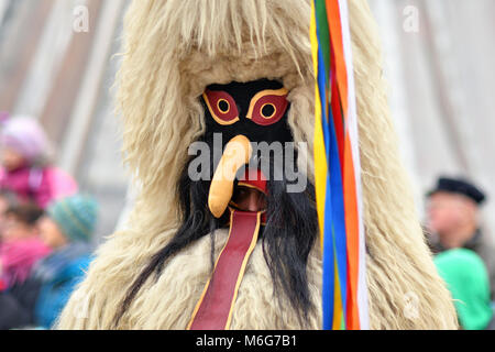 Carnaval traditionnel de l'absolution sur samedi avec un chiffres traditionnels, connus sous le nom de kurent ou korent à Ljubljana, Slovénie Banque D'Images