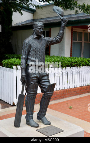 Sir Donald Bradman statue monument commémorant le dernier salut de cricket test australien Banque D'Images