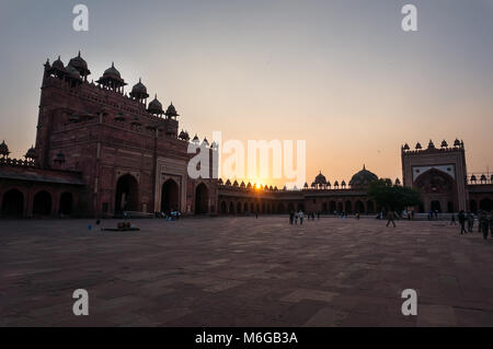 Coucher du soleil à Fatehpur Sikri Agra Inde. Fort Rouge. une cour extérieure dans l'ancienne ville de Mughal Fatehpur Banque D'Images