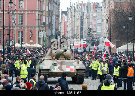 Reconstruction de la SECONDE GUERRE MONDIALE char moyen allemand SD.KFZ. 171 Panzerkampfwagen V Panther pendant IV Defilade de la mémoire de l'anathème des soldats dans Gdansk, Pologne. 4e mars 2018. Dans les premiers jours de l'Insurrection de Varsovie en 1944 au moins deux réservoirs de Panther ont été capturés par les insurgés polonais et utilisé à des actions contre les Allemands. L'un des était appelé Pudel (Poodle) © Wojciech Strozyk / Alamy Live News Banque D'Images