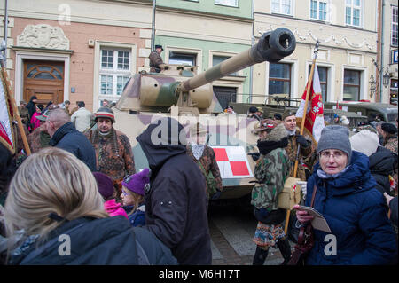 Reconstruction de la SECONDE GUERRE MONDIALE char moyen allemand SD.KFZ. 171 Panzerkampfwagen V Panther pendant IV Defilade de la mémoire de l'anathème des soldats dans Gdansk, Pologne. 4e mars 2018. Dans les premiers jours de l'Insurrection de Varsovie en 1944 au moins deux réservoirs de Panther ont été capturés par les insurgés polonais et utilisé à des actions contre les Allemands. L'un des était appelé Pudel (Poodle) © Wojciech Strozyk / Alamy Live News Banque D'Images