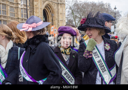 London, UK, 04/03/2018 Femmes4mars Soins mars à Londres à l'appui des femmes. Credit : JOHNNY ARMSTEAD/Alamy Live News Banque D'Images